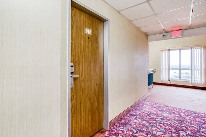 Ballroom/Hall 15 of 17