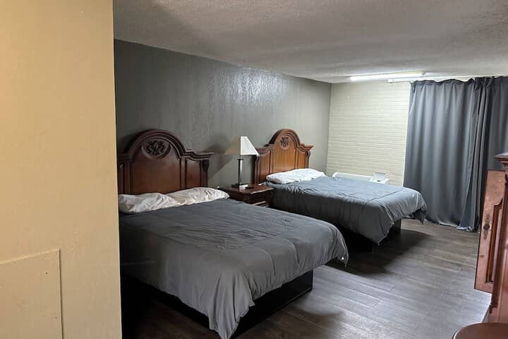 Room 8 of 17