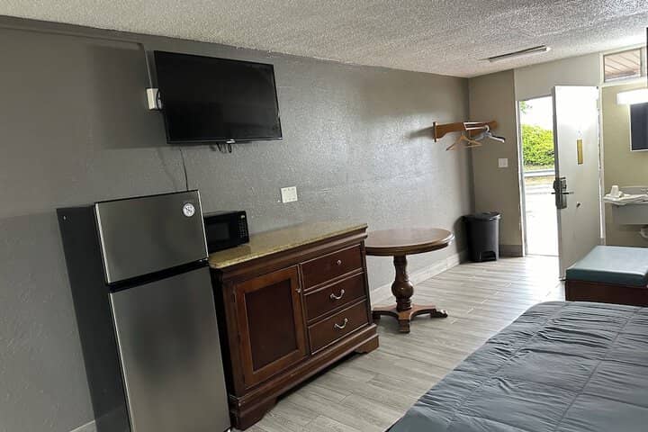 Room 10 of 17