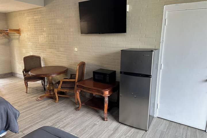 Room 9 of 17