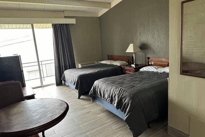 Room 6 of 17